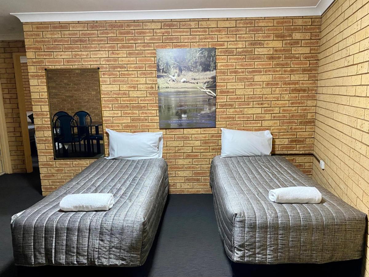 Tallarook Motor Inn Дабо Екстериор снимка