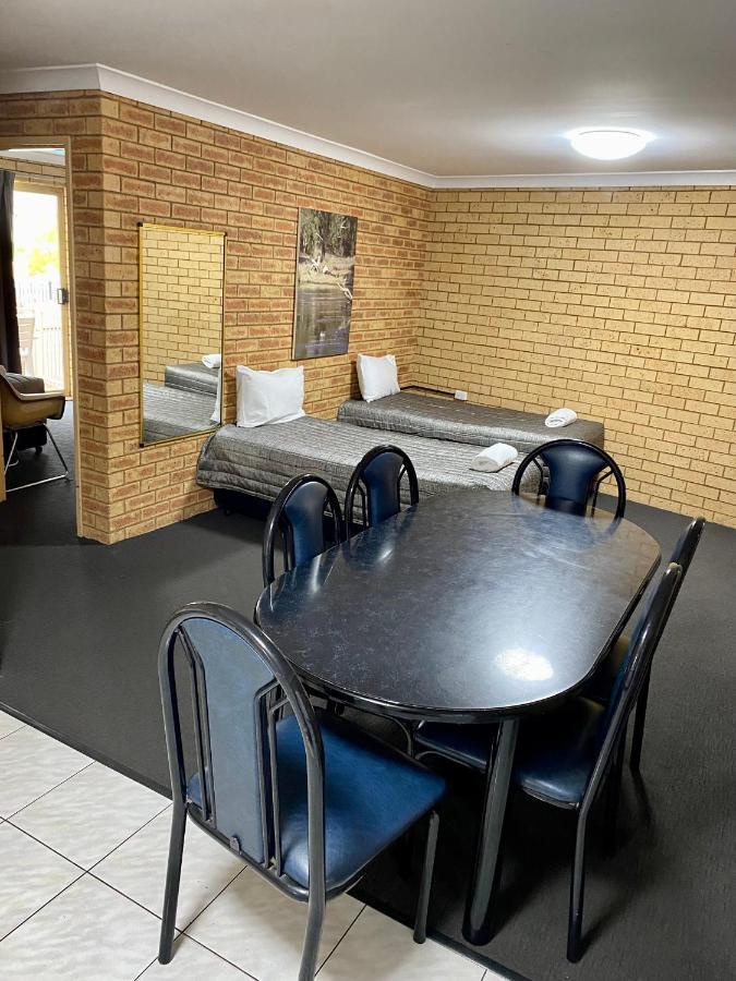 Tallarook Motor Inn Дабо Екстериор снимка
